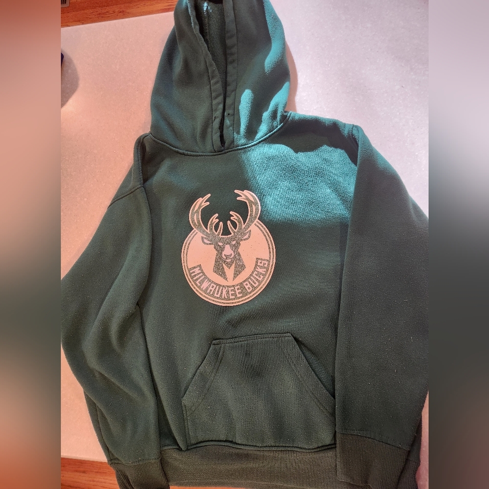 Youth used green Milwaukee bucks size large hoodie, Antetokounmpo hoodie